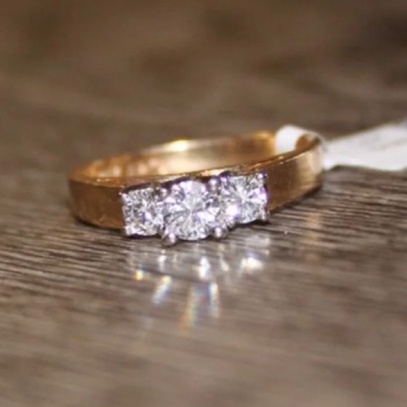 14k 3 Stone Diamond Ring - Picture 4 of 7